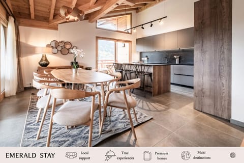 Kitchen or kitchenette, Dining area, oven, stove