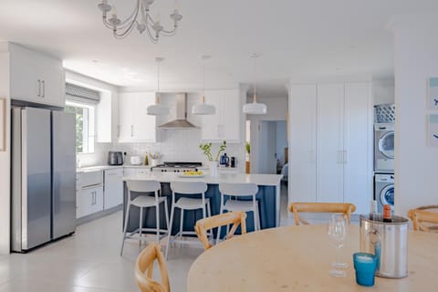 Kitchen or kitchenette, Dining area, dishwasher, oven, stove