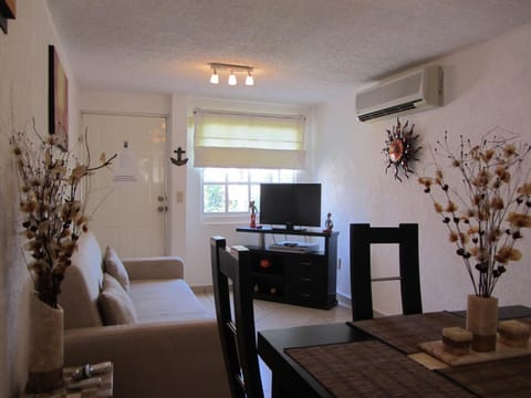 Photo of the whole room, Decorative detail