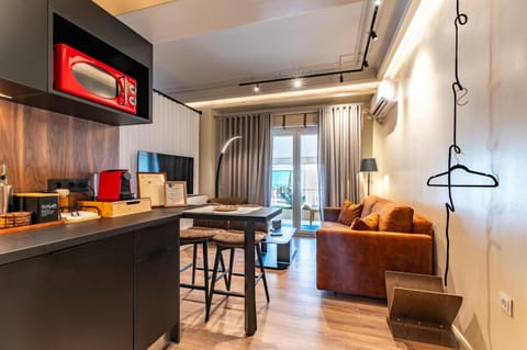 Kitchen or kitchenette, Living room