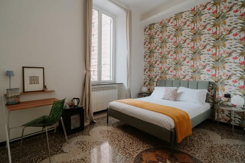 Bed, Photo of the whole room, Seating area, Bedroom