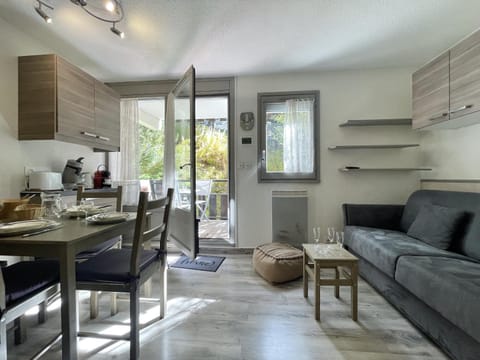 Communal lounge/ TV room, Living room, Dining area