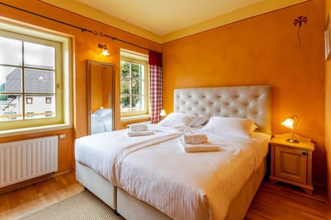 Bed, Bedroom, towels