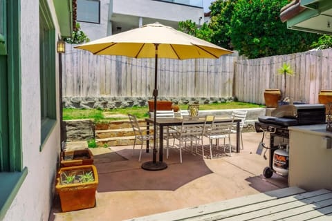 2BR-2 mins to Ocean-Sleeps 8-Pets House in Ocean Beach