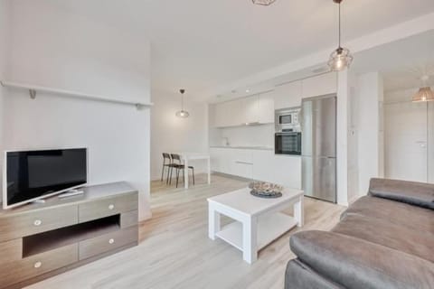 TV and multimedia, Kitchen or kitchenette, Living room, Seating area, Dining area