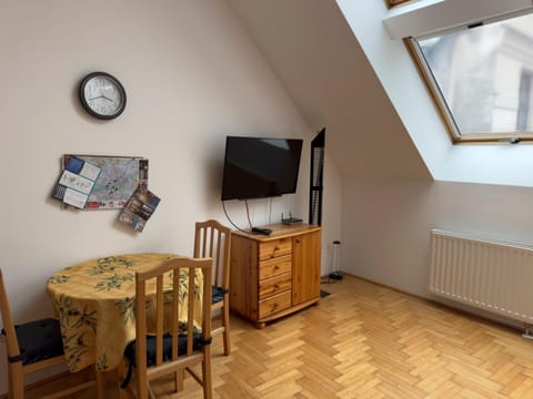 TV and multimedia, Living room, Dining area