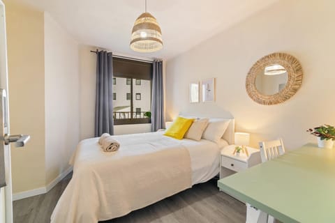Atlantida House Self Check-in Bed and Breakfast in L'Hospitalet de Llobregat