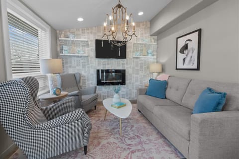 Suite 3 Renovated Dwtn WB Steps to Beach Apartment in Williams Bay