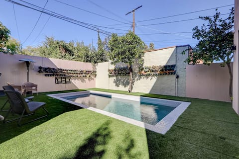 Modern LA Villa 5BR Home with Private Pool & Yard House in Beverly Hills