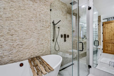 Modern LA Villa 5BR Home with Private Pool & Yard House in Beverly Hills