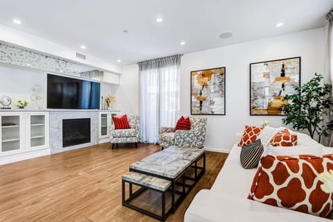 Modern 4BR Villa Spacious Stylish In Prime Location House in Beverly Hills