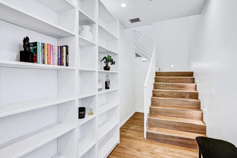 Modern 4BR Villa Spacious Stylish In Prime Location House in Beverly Hills