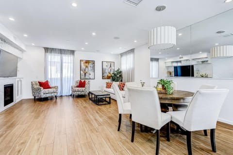 Modern 4BR Villa Spacious Stylish In Prime Location House in Beverly Hills