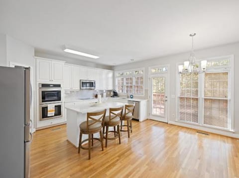 Kitchen or kitchenette, Dining area, dishwasher, oven, pet friendly, stove, toaster, kitchen, Internal: Not applicable to any particular room