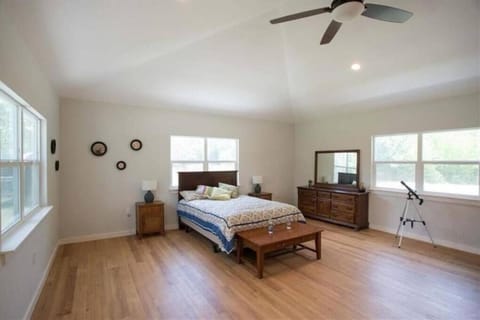 2 Large Bedrooms Open Living Peaceful House in Austin