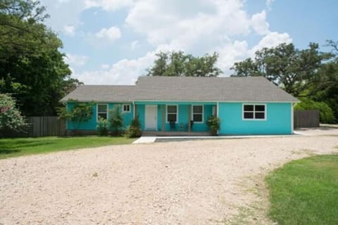 2 Large Bedrooms Open Living Peaceful House in Austin