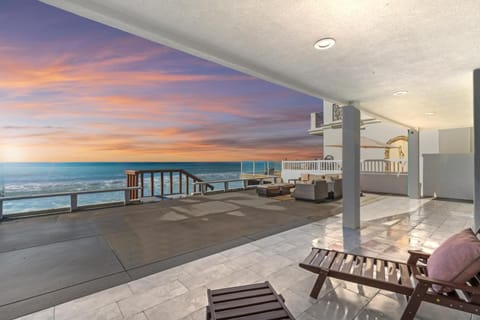 Sea Glass Beach Road Villa On the SAND Luxury and relaxation House in Capistrano Beach