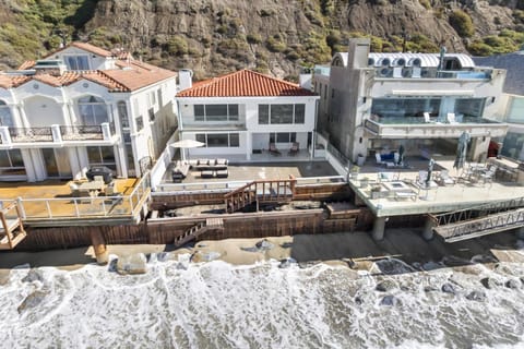 Sea Glass Beach Road Villa On the SAND Luxury and relaxation House in Capistrano Beach