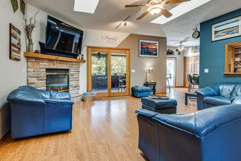 Stars and Sunsets! Door Peninsula Retreat with Deck House in Door County