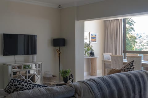 Communal lounge/ TV room, TV and multimedia, Living room, Seating area