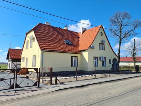 Property building, Day, Street view, Location