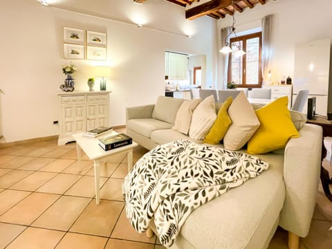 Living room, Photo of the whole room, Seating area