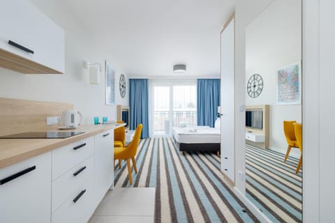 Kitchen or kitchenette, Seating area