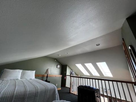 Krakens Kove House in Newport