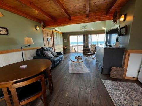 Krakens Kove House in Newport