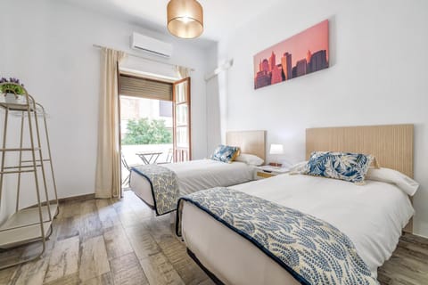 Bed, Photo of the whole room, Bedroom, heating, wardrobe, air conditioner