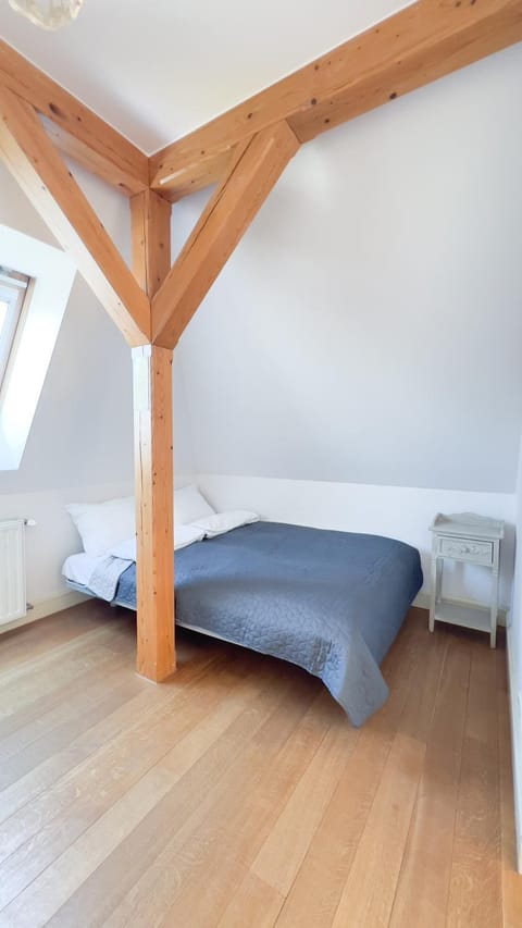 Bed, Photo of the whole room, Bedroom, internet