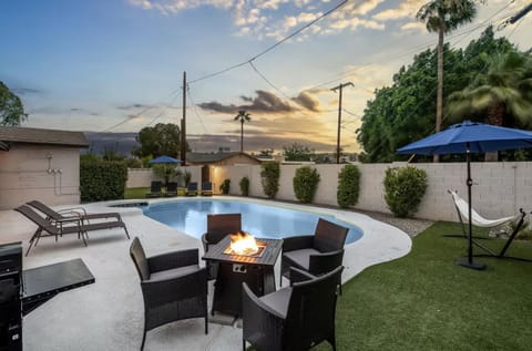 5 min to Old Town l Heated Pool House in Tempe