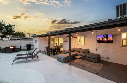 5 min to Old Town l Heated Pool House in Tempe
