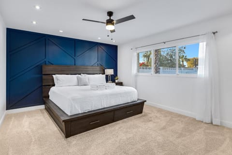 5 min to Old Town, Pool & Hot Tub House in Mesa