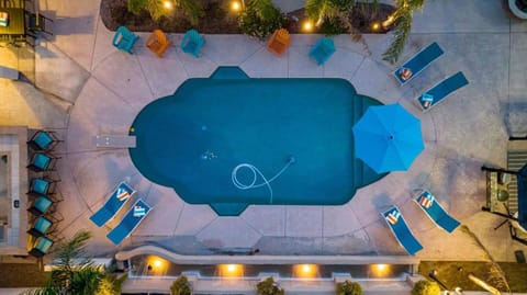 Heated Pool, Hot Tub, Pool Table, Putting Green, 5BR House in Peoria