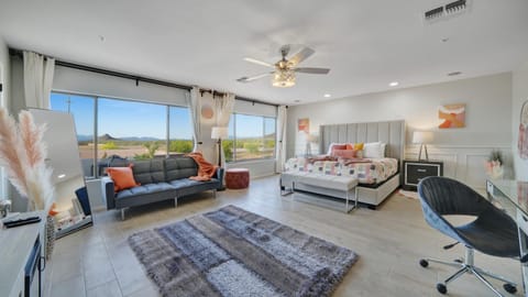 Heated Pool, Hot Tub, Pool Table, Putting Green, 5BR House in Peoria