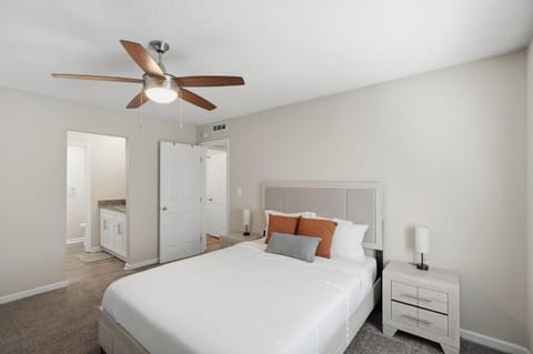 Crest at East Cobb 1828Relaxing, Comfy 2Bd 2Bt Apartment in Marietta