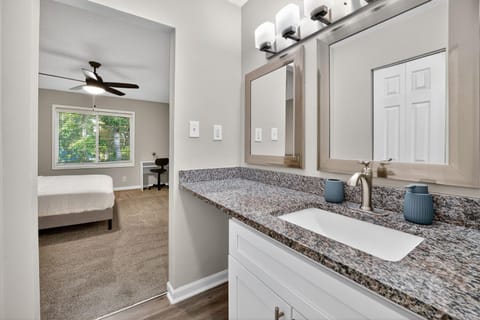 Spacious 2Bd2Bth Apt I Private Porch I Parking Apartment in Marietta