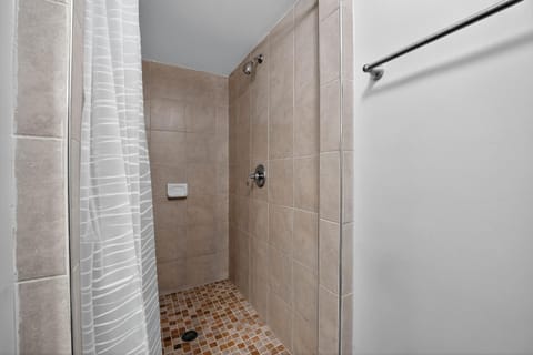 Crest at East Cobb 1830 Sleek & Cozy 2Bd 2Bt Apartment in Marietta