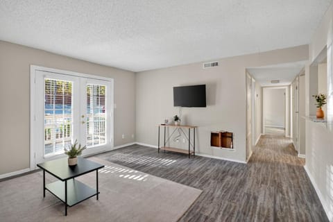 Crest at East Cobb 1830 Sleek & Cozy 2Bd 2Bt Apartment in Marietta