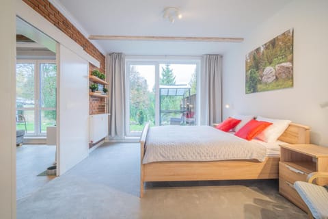 Photo of the whole room, Bedroom