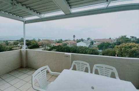 Laridae Getaway Apartment in Plettenberg Bay