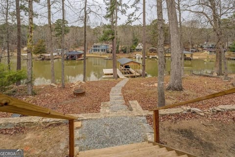 Lakefront Getaway on Jackson Lake - 3BR-2BA-Hottub House in Jackson Lake