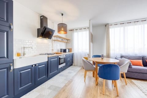 Kitchen or kitchenette, Seating area