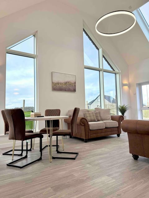 Isles View, Luxury Modern Spacious Villa in Kirkwall House in Scotland