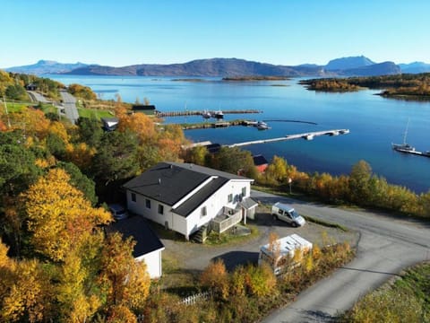 Property building, Day, Neighbourhood, Natural landscape, Bird's eye view, Sea view