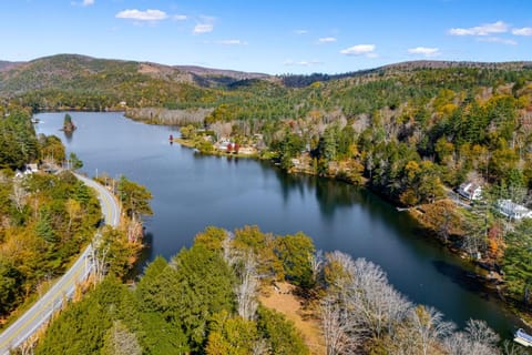 6 Mi to Okemo! Family Townhome in Lakeside Resort House in Plymouth