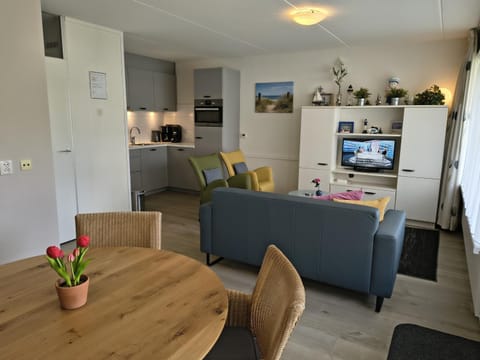 TV and multimedia, Kitchen or kitchenette, Living room, Dining area