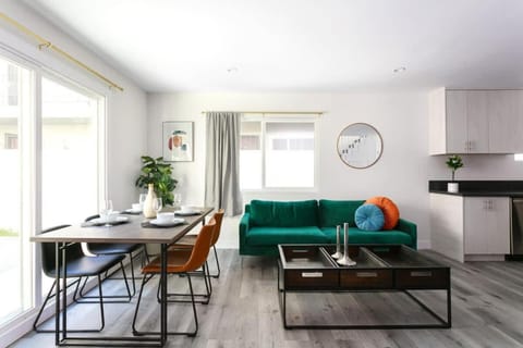 Relax in Spacious 3BR Apt Sleeps 8 and Parking House in Eagle Rock