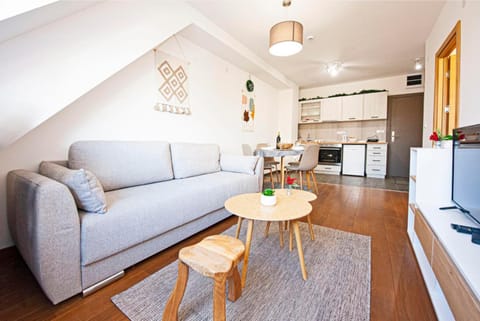 TV and multimedia, Kitchen or kitchenette, Living room, Seating area, Dining area